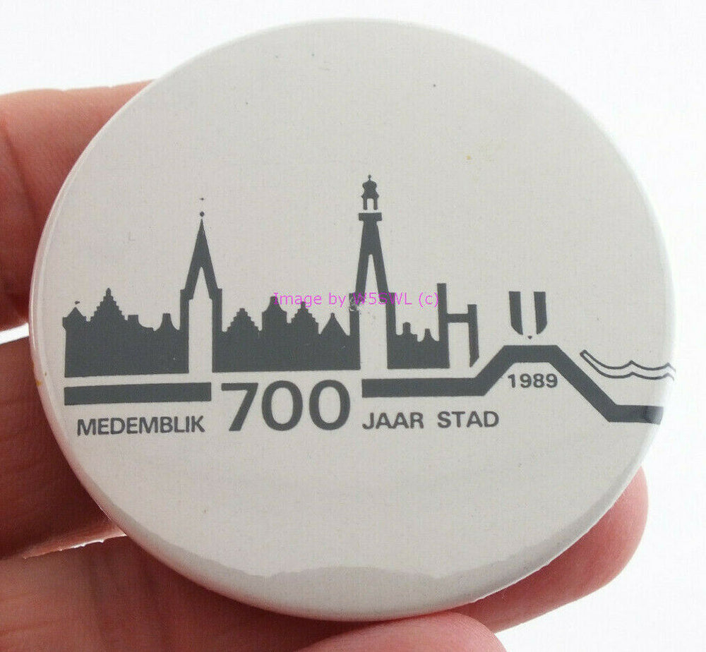 Medemblik JAAR Stad 700 Year Celebration Pin Vintage and Rare - Dave's Hobby Shop by W5SWL