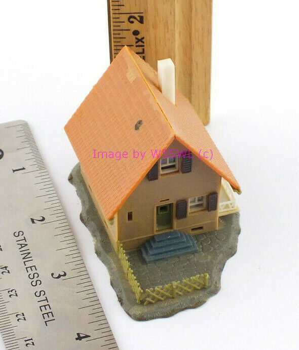 Structure from Model Railroad Layout (bin6) - Dave's Hobby Shop by W5SWL