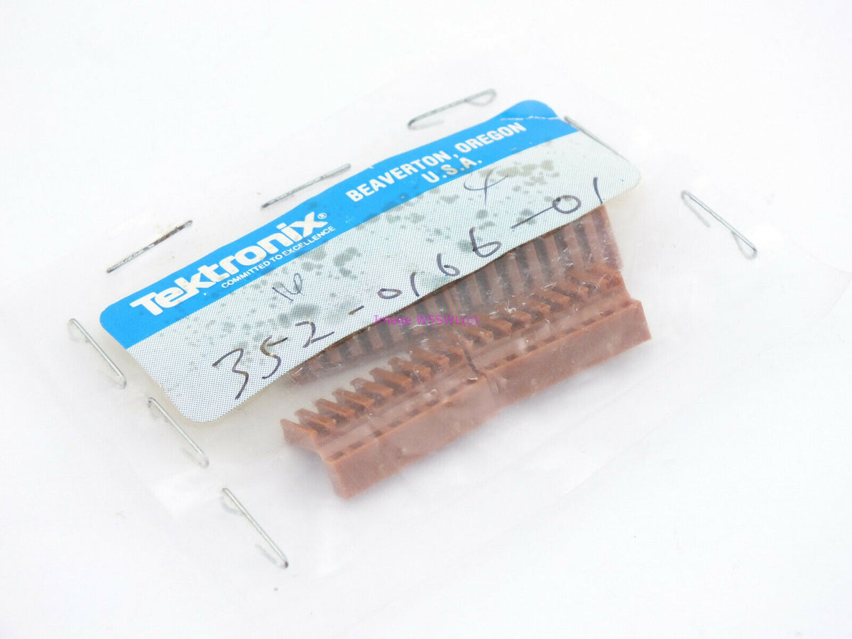 Tektronix 352-0166-01 4pcs in bag - Dave's Hobby Shop by W5SWL